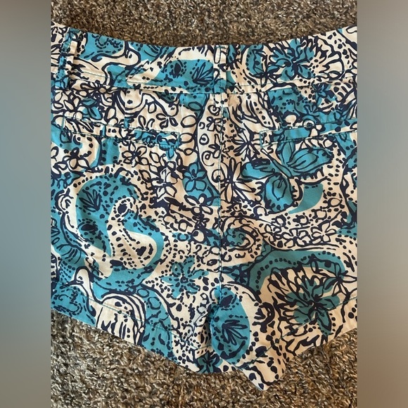 Lilly Pulitzer bright blue tropical patterned the Walsh shorts size 8 - Picture 8 of 9